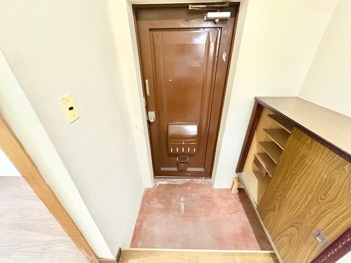 物件内観写真12　(玄関)