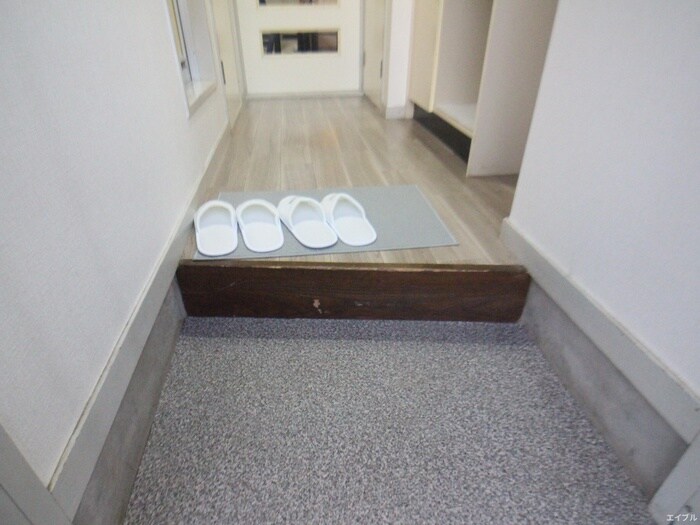 物件内観写真10　(玄関)