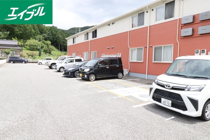 物件外観写真2　(駐車場)