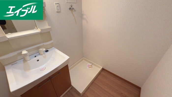 物件内観写真15　(洗濯機置場)