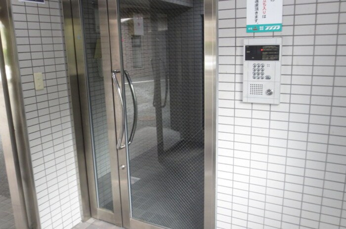 物件外観写真6　(エントランス部分)