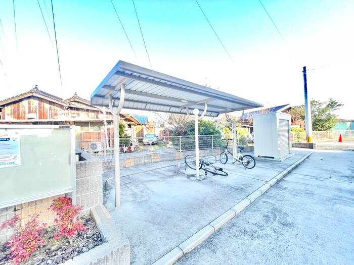 物件外観写真3　(駐輪場)