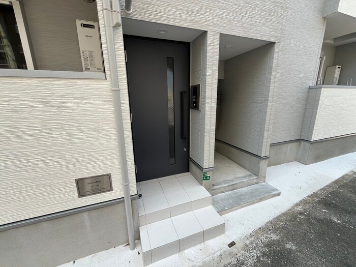 物件外観写真6　(エントランス部分)