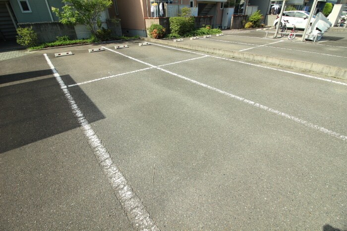 物件外観写真2　(駐車場)