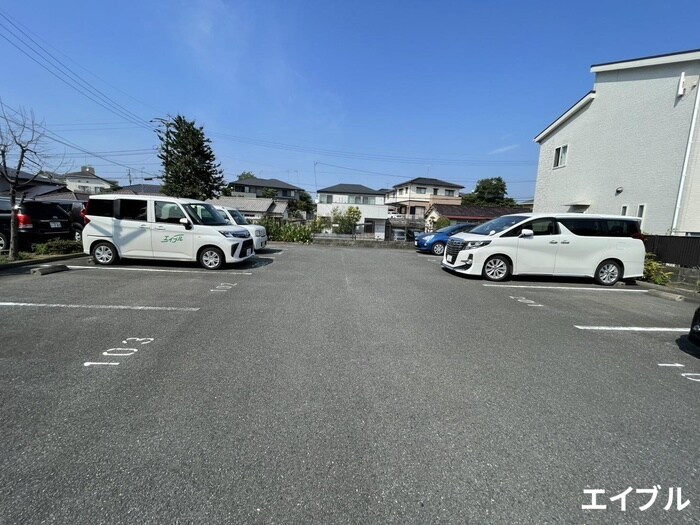 物件外観写真2　(駐車場)