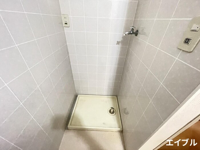 物件内観写真12　(洗濯機置場)