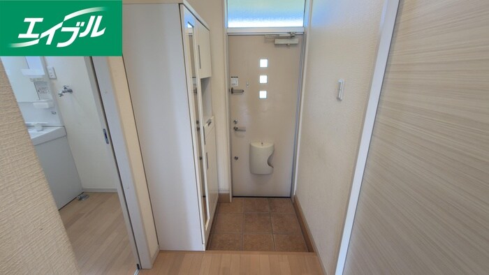 物件内観写真14　(玄関)