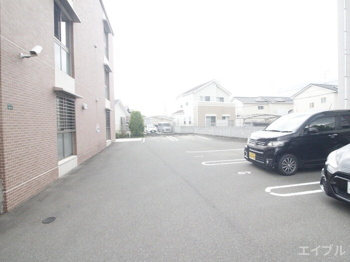 物件外観写真5　(駐車場)