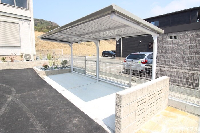 物件外観写真5　(駐輪場)