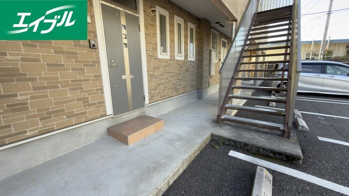 物件外観写真5　(エントランス部分)