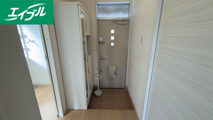 物件内観写真14　(玄関)