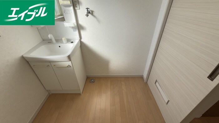 物件内観写真16　(洗濯機置場)