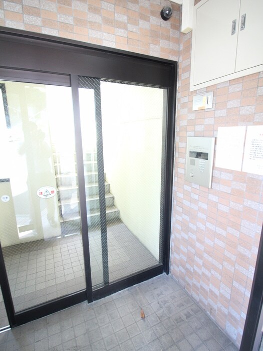 物件外観写真5　(エントランス部分)