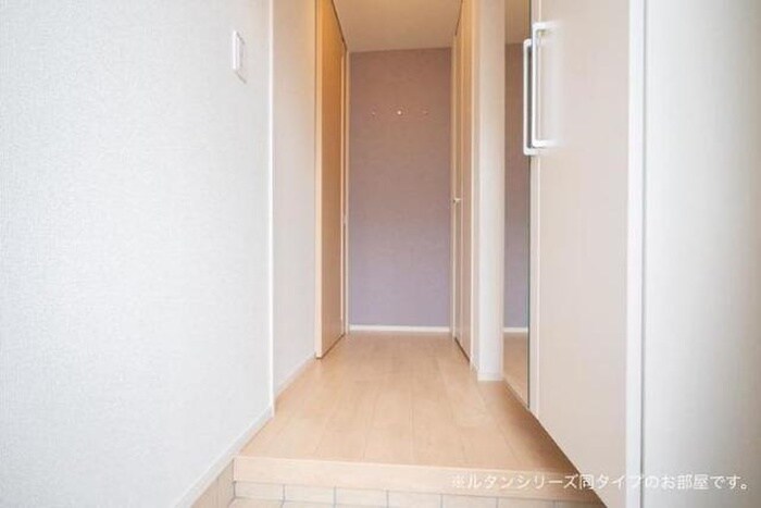 物件内観写真9　(玄関)