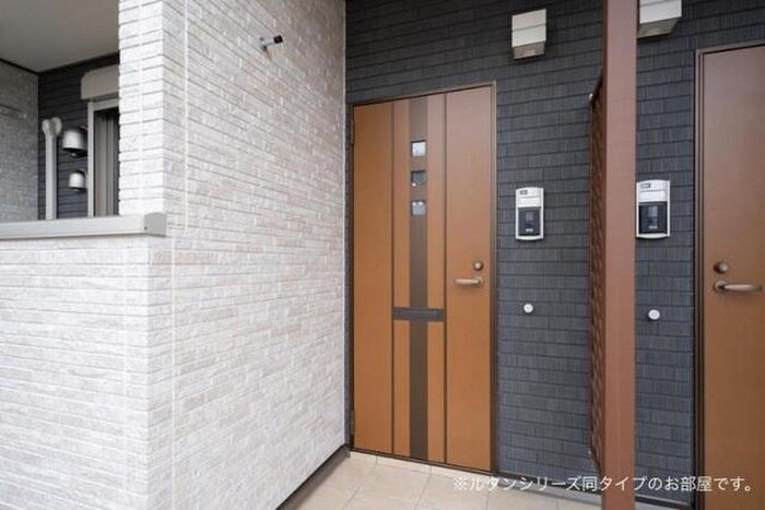 物件内観写真11　(玄関)