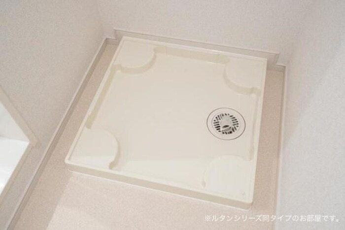 物件内観写真14　(洗濯機置場)