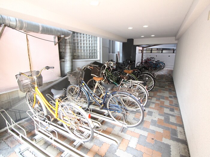 物件外観写真3　(駐輪場)