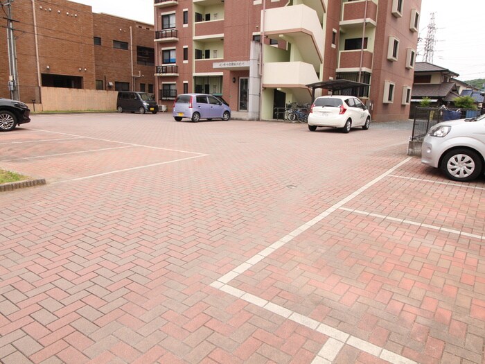 物件外観写真2　(駐車場)