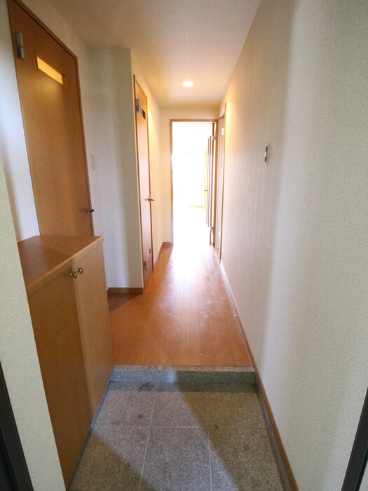 物件内観写真9　(玄関)