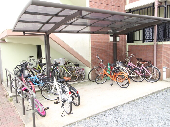 物件外観写真3　(駐輪場)