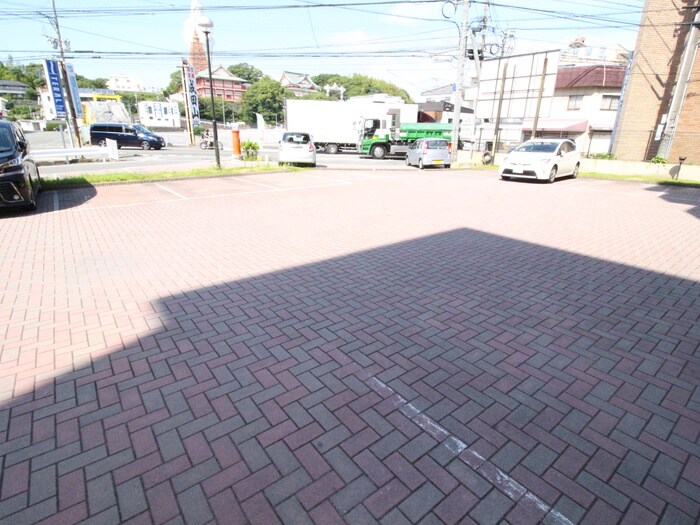 物件外観写真6　(駐車場)
