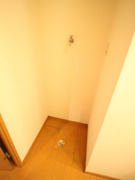 物件内観写真13　(洗濯機置場)