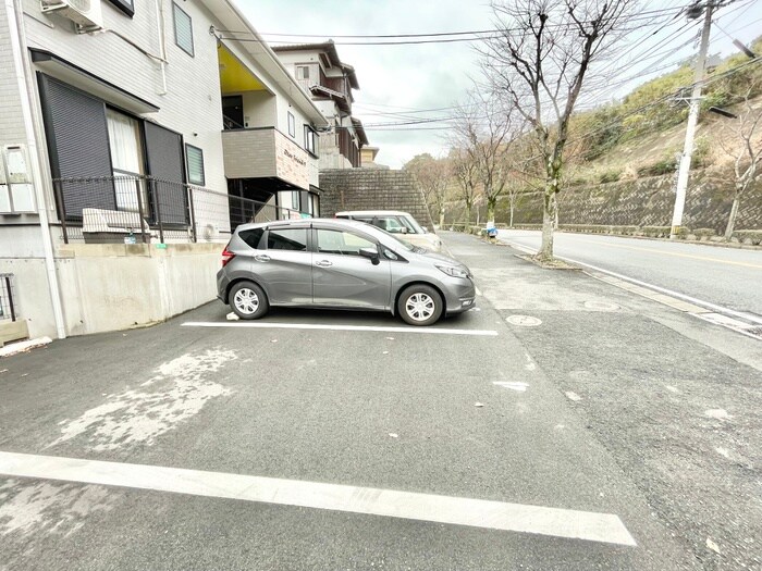 物件外観写真2　(駐車場)