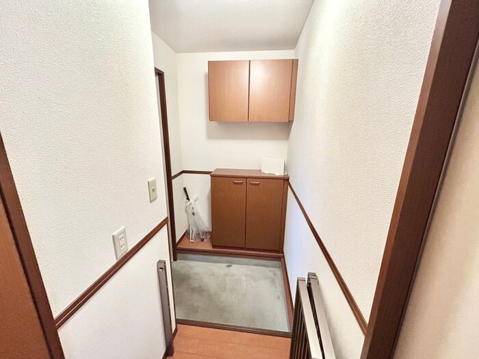 物件内観写真10　(玄関)