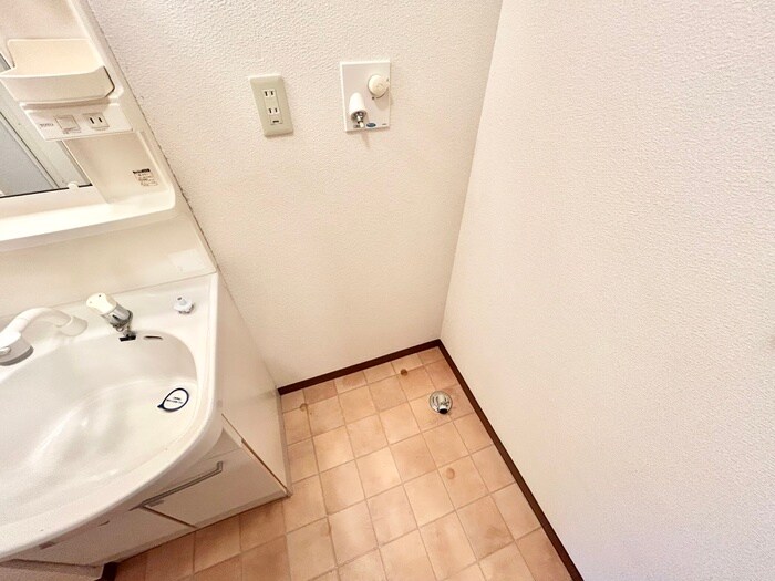 物件内観写真15　(洗濯機置場)