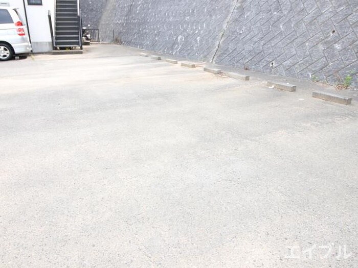 物件外観写真2　(駐車場)