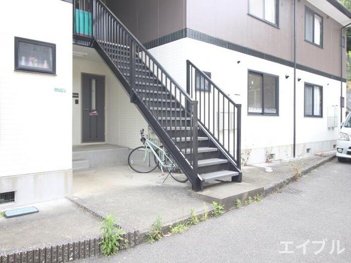 物件外観写真5　(エントランス部分)