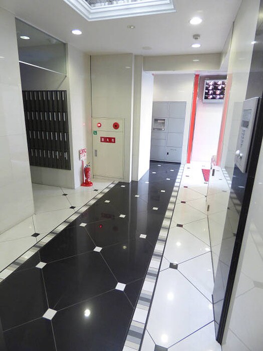 物件外観写真3　(エントランス部分)