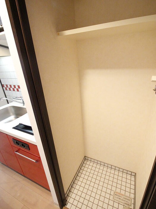 物件内観写真16　(洗濯機置場)