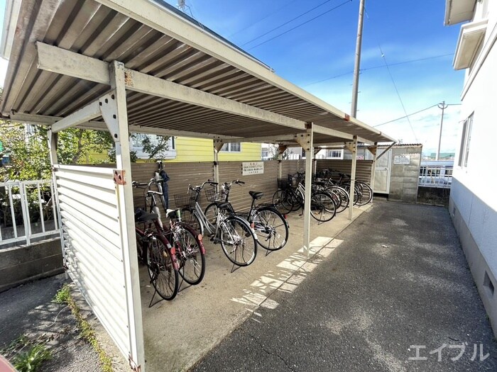 物件外観写真4　(駐輪場)