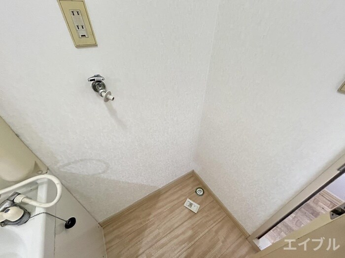 物件内観写真16　(洗濯機置場)