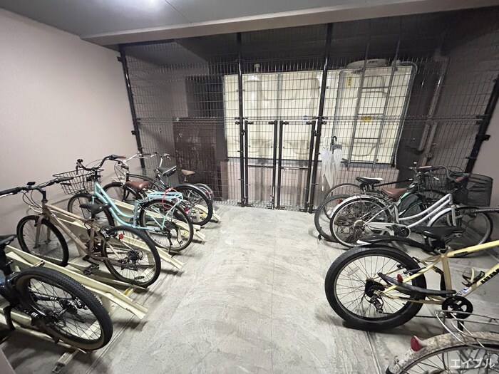 物件外観写真4　(駐輪場)