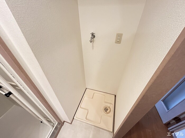 物件内観写真16　(洗濯機置場)