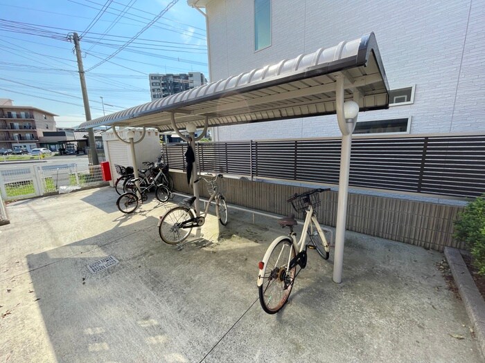 物件外観写真3　(駐輪場)