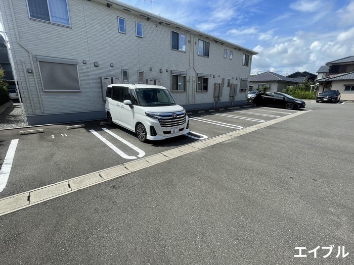 物件外観写真3　(駐車場)