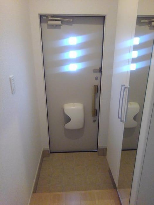 物件内観写真12　(玄関)