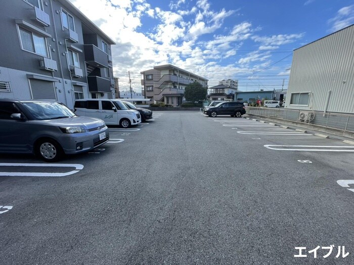 物件外観写真2　(駐車場)