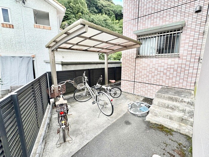 物件外観写真5　(駐輪場)