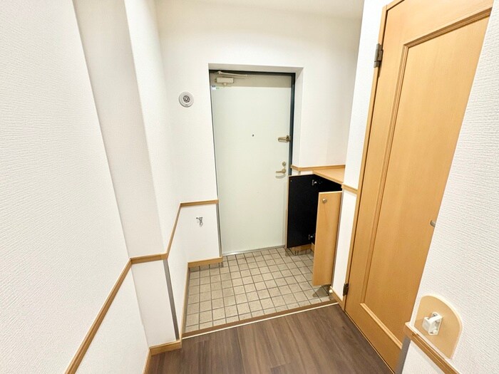 物件内観写真14　(玄関)