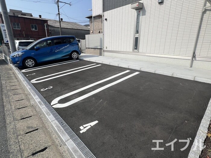 物件外観写真3　(駐車場)