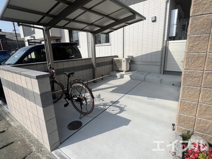 物件外観写真4　(駐輪場)
