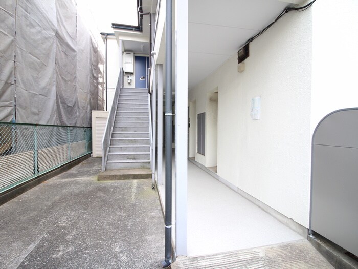 物件外観写真3　(エントランス部分)