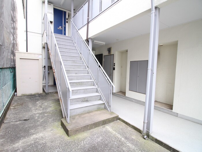 物件外観写真4　(エントランス部分)