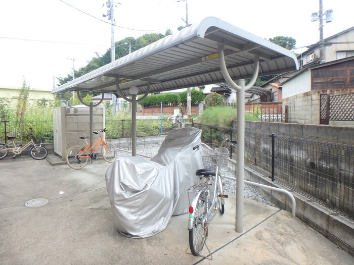 物件外観写真3　(駐輪場)