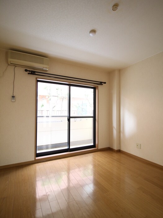 物件内観写真4　(居室)