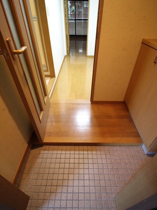 物件内観写真12　(玄関)